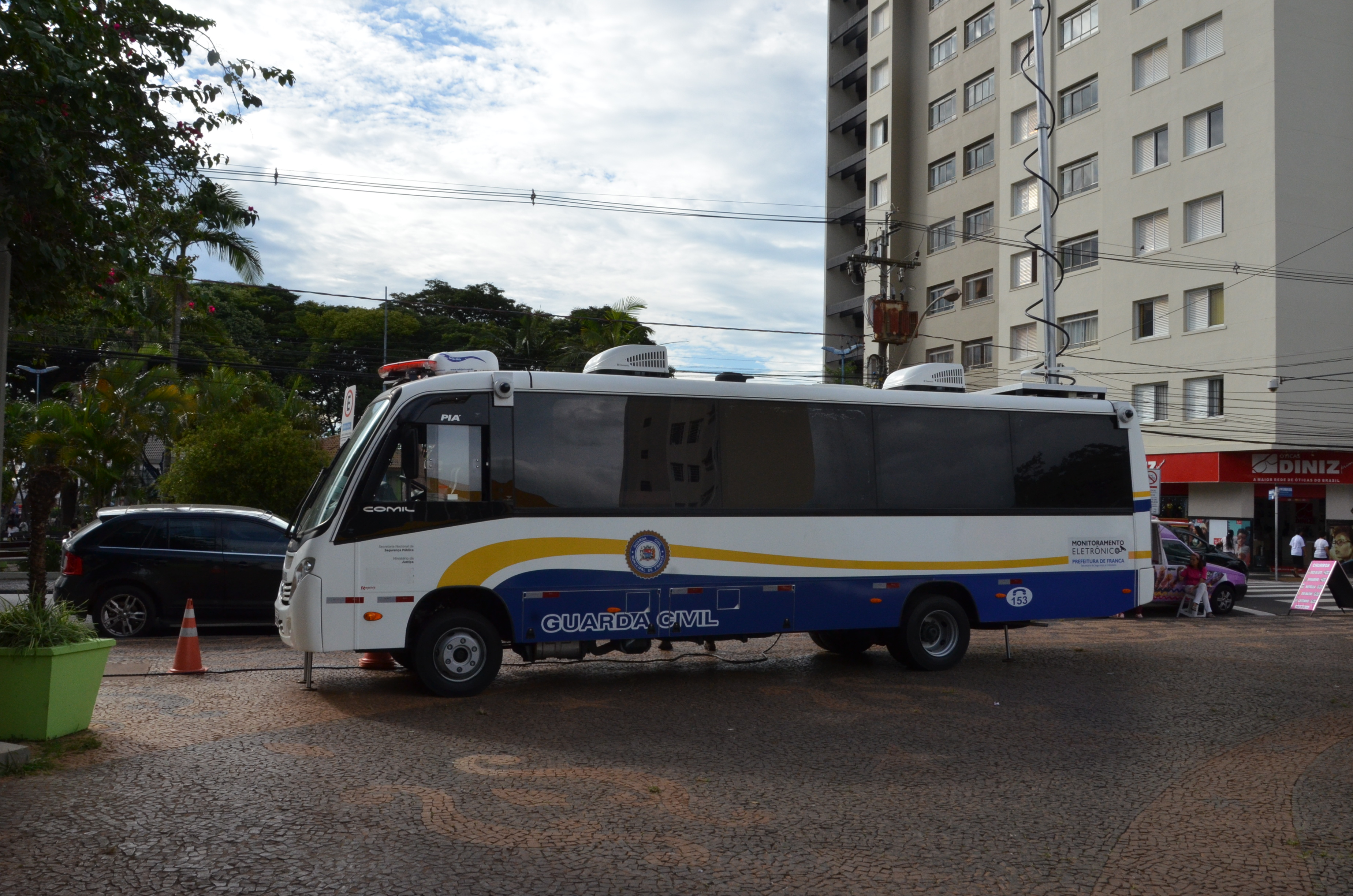 Guarda Civil faz monitoramento eletrônico na área central