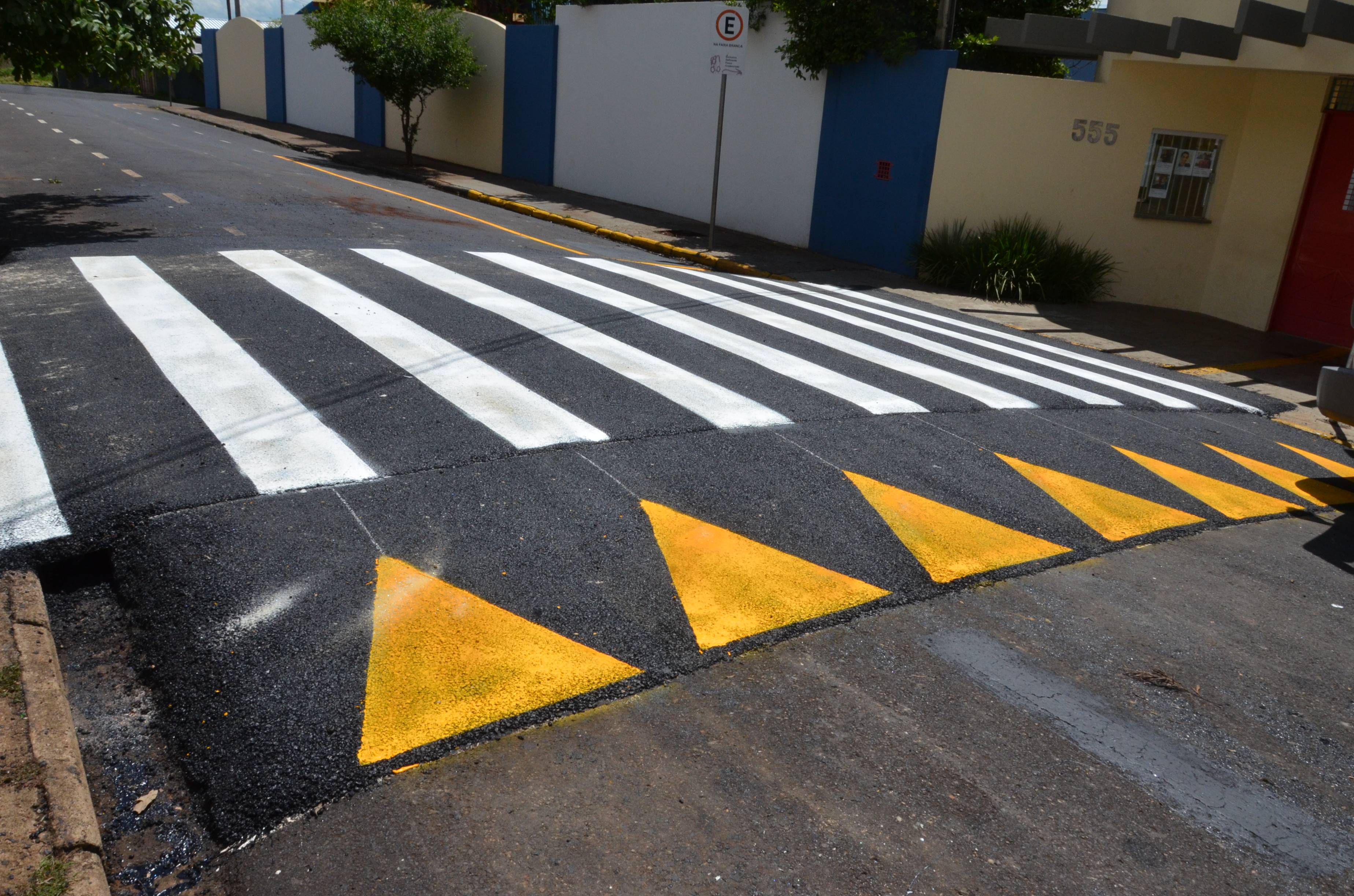 Lombofaixa é instalada na rua Homero Alves
