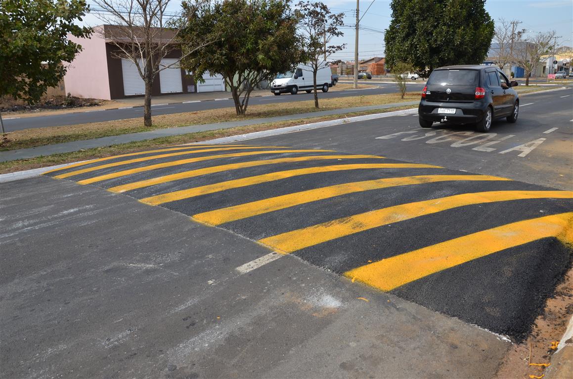 Av. Jaime Telini recebe novos redutores