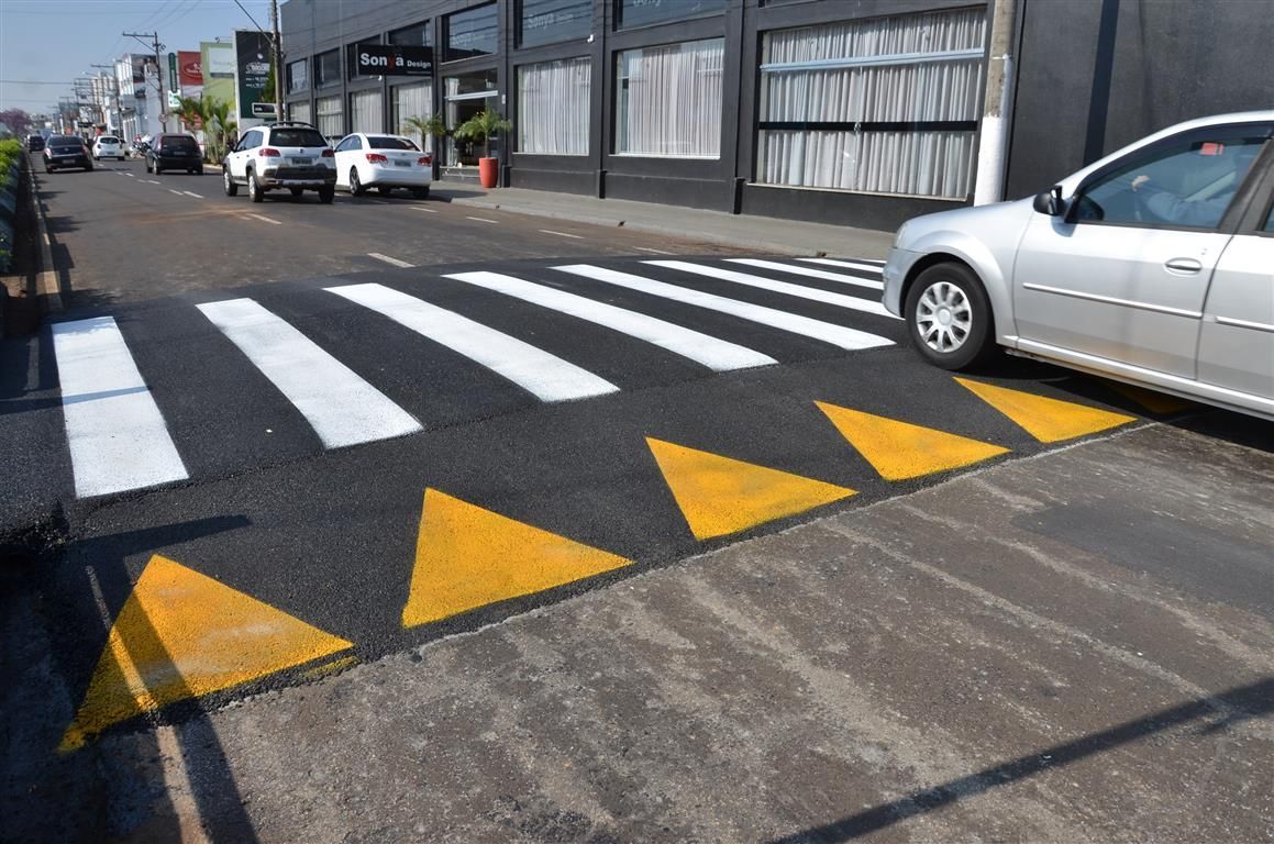 Lombofaixas e lombadas melhoram segurança no trânsito