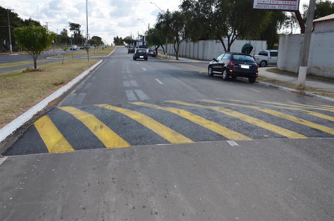 Prefeitura amplia instalações de lombofaixas