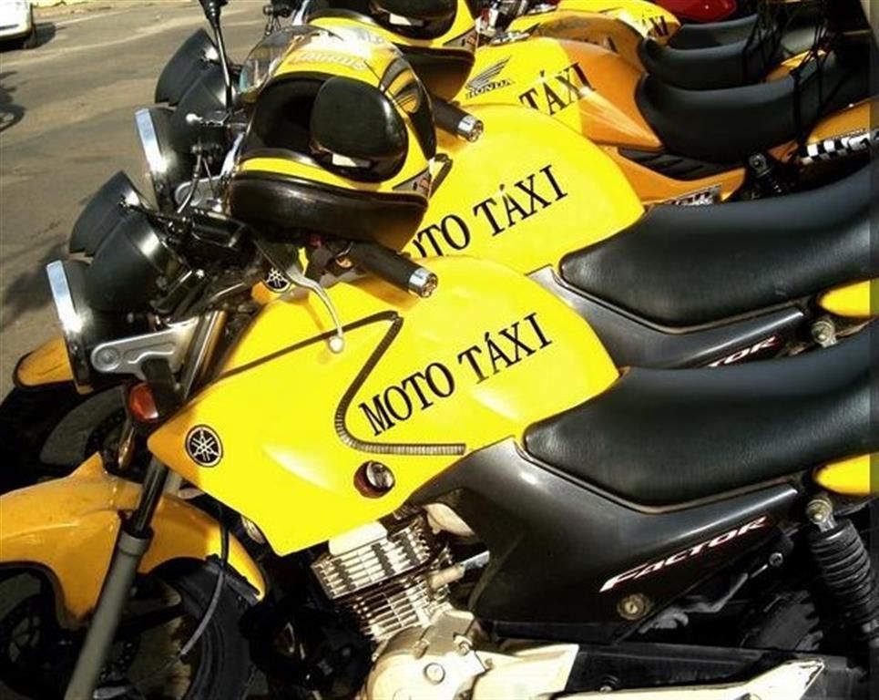 Prefeitura de Franca realiza renovação de alvarás para mototaxistas