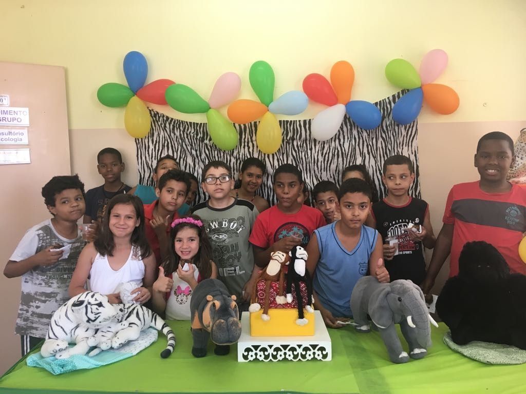 Naia promove confraternização com as crianças