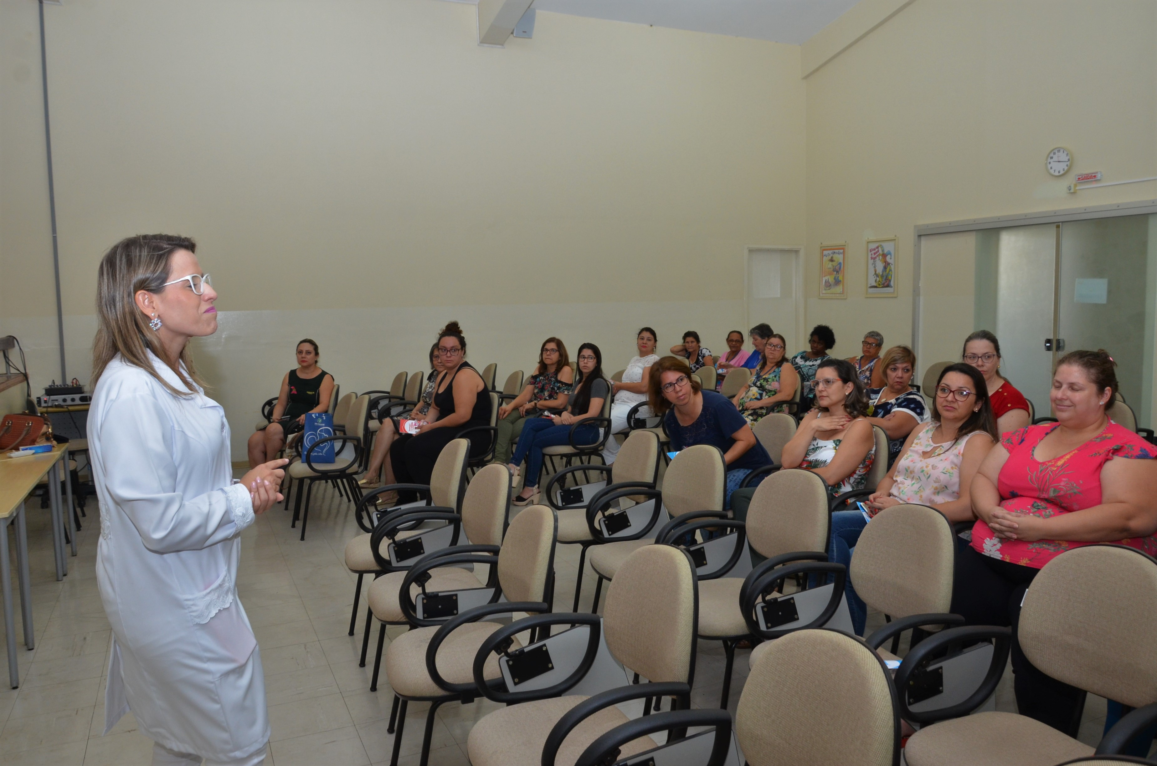 Prefeitura promove palestra informativa sobre câncer de mama