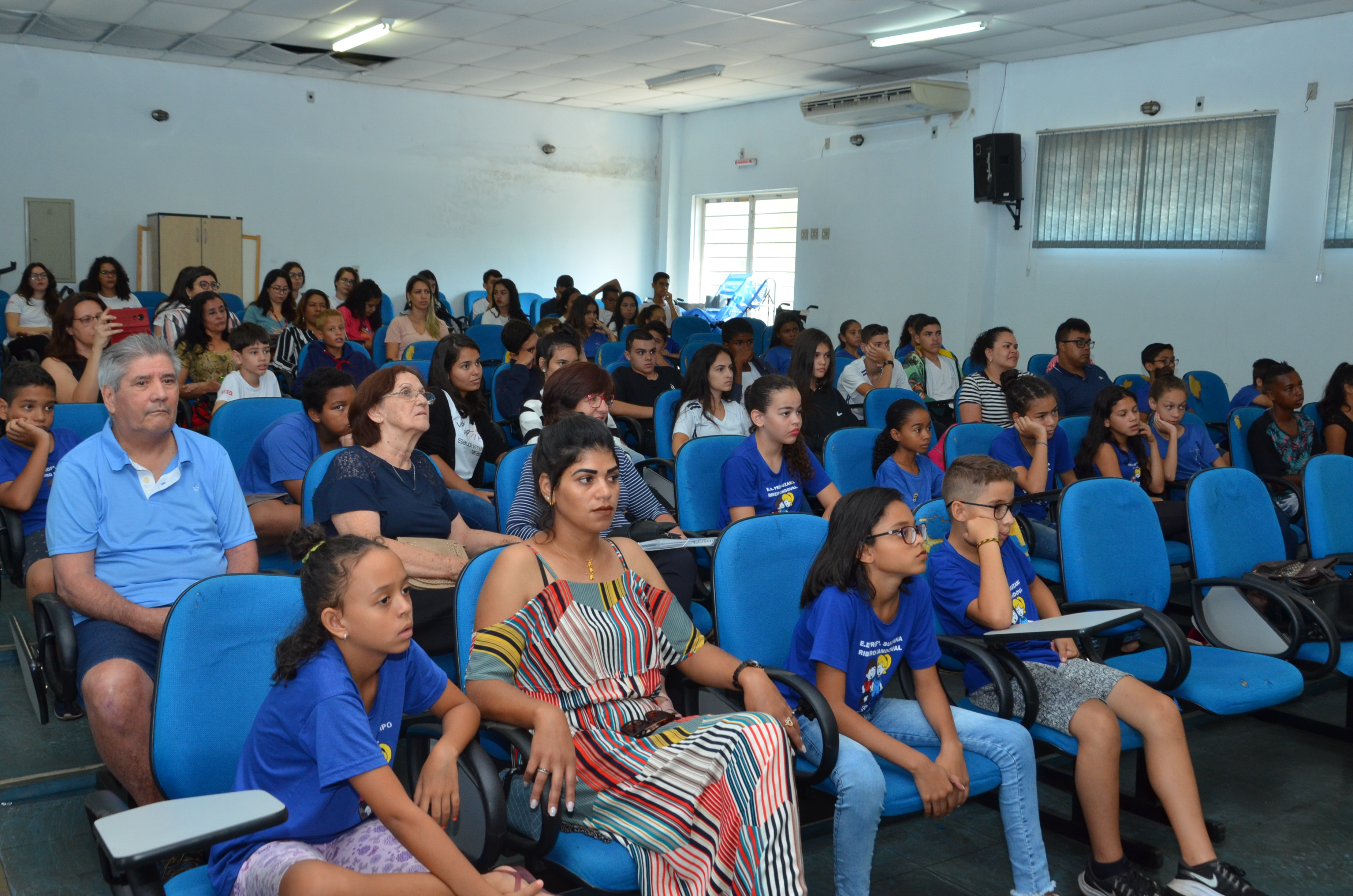 Alunos vencedores de concurso são premiados com uma bicicleta