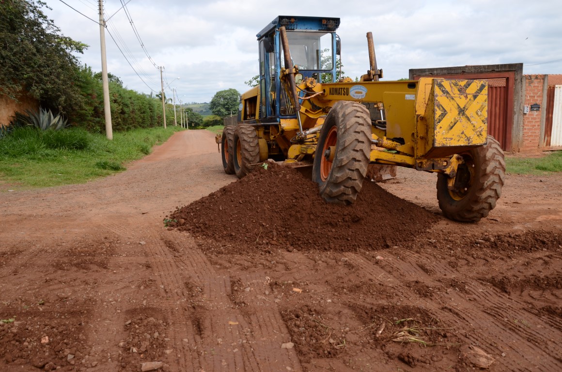 Prefeitura faz manutenção de ruas no Monte Carlo