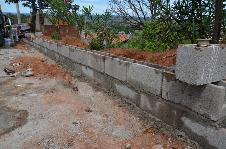 Secretaria implanta arrimos no Jardim Palma