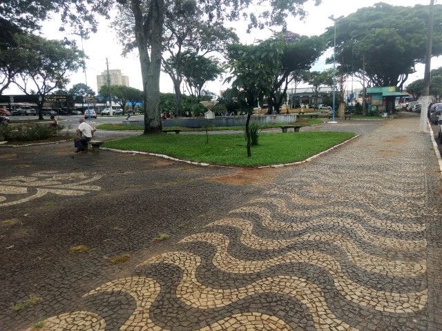 Praça 1º de Maio passa por revitalização