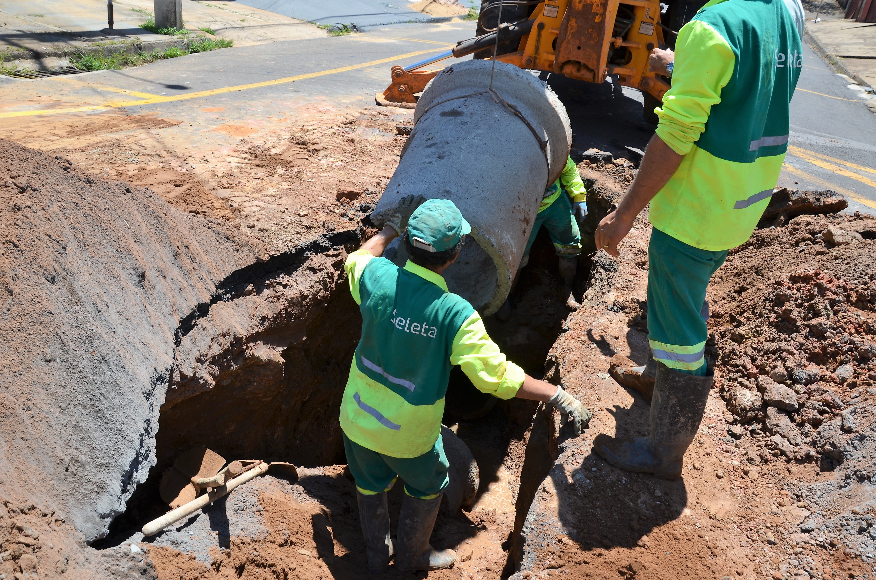 Prefeitura substitui galerias no Leporace