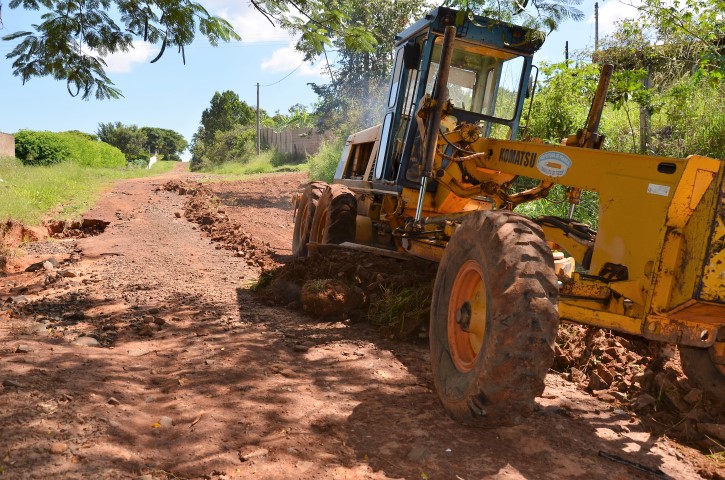 Manutenção em ruas do bairro Paiolzinho