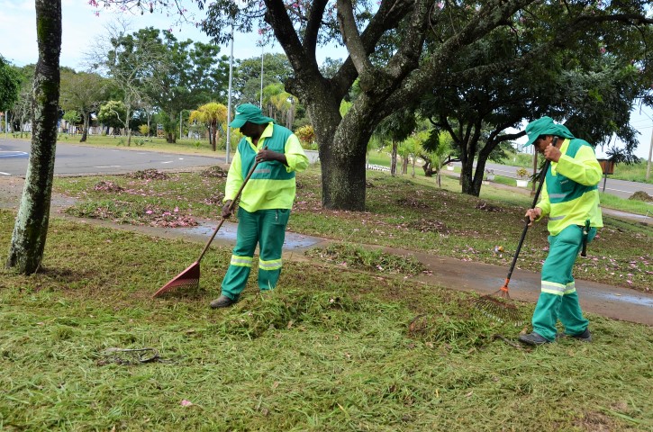 Praça do Éden recebe manutenção