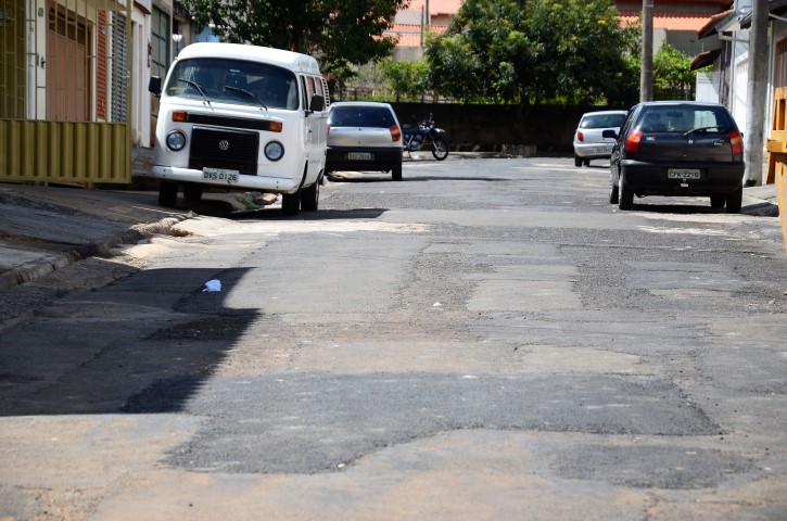 Prefeito anuncia recapeamento de dois bairros