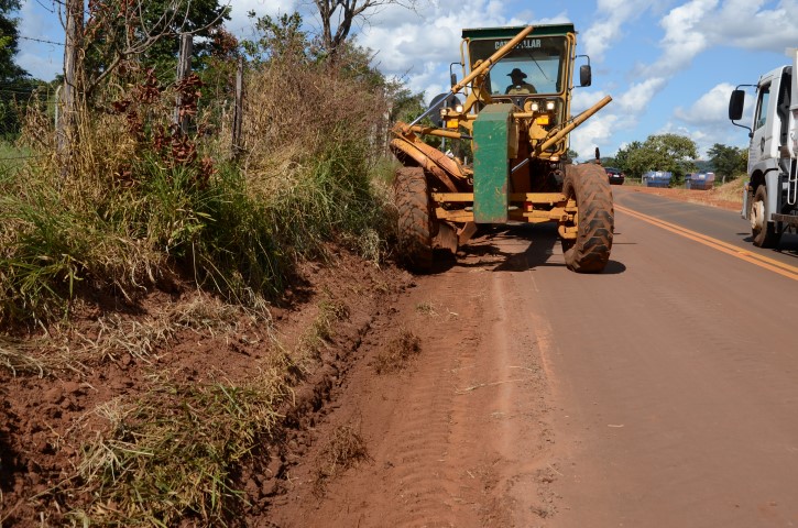 Estrada do Paiolzinho recebe manutenção