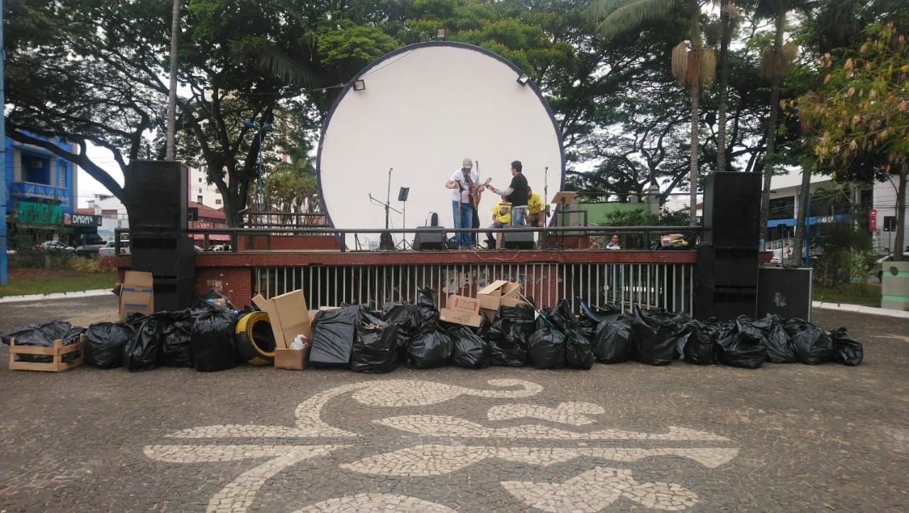 Prefeitura, ACIF e voluntários  realizam Mutirão da Limpeza