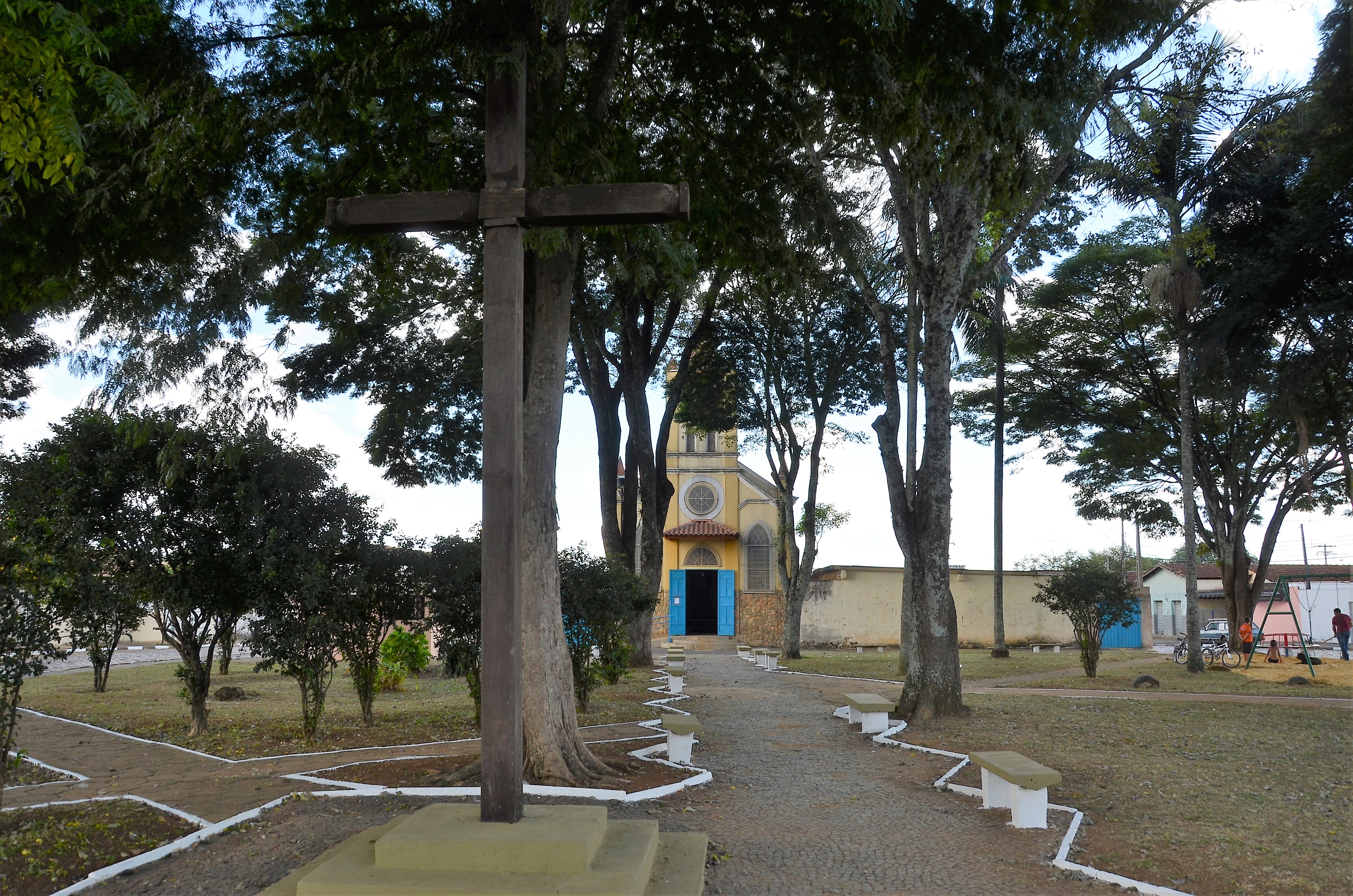 Prefeitura entrega Praça de Miramontes revitalizada