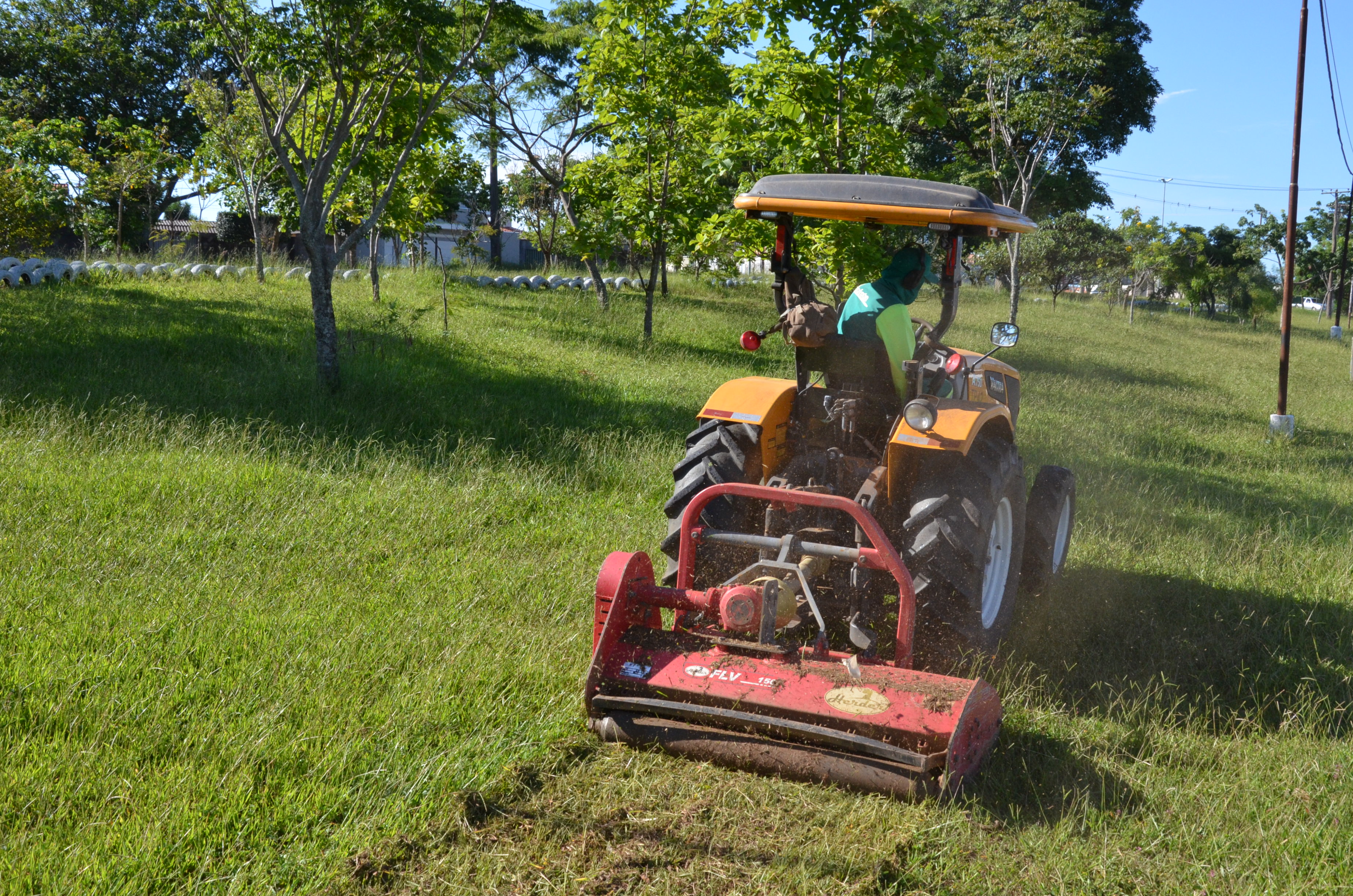 Manutenção em praças no Jardim do Éden