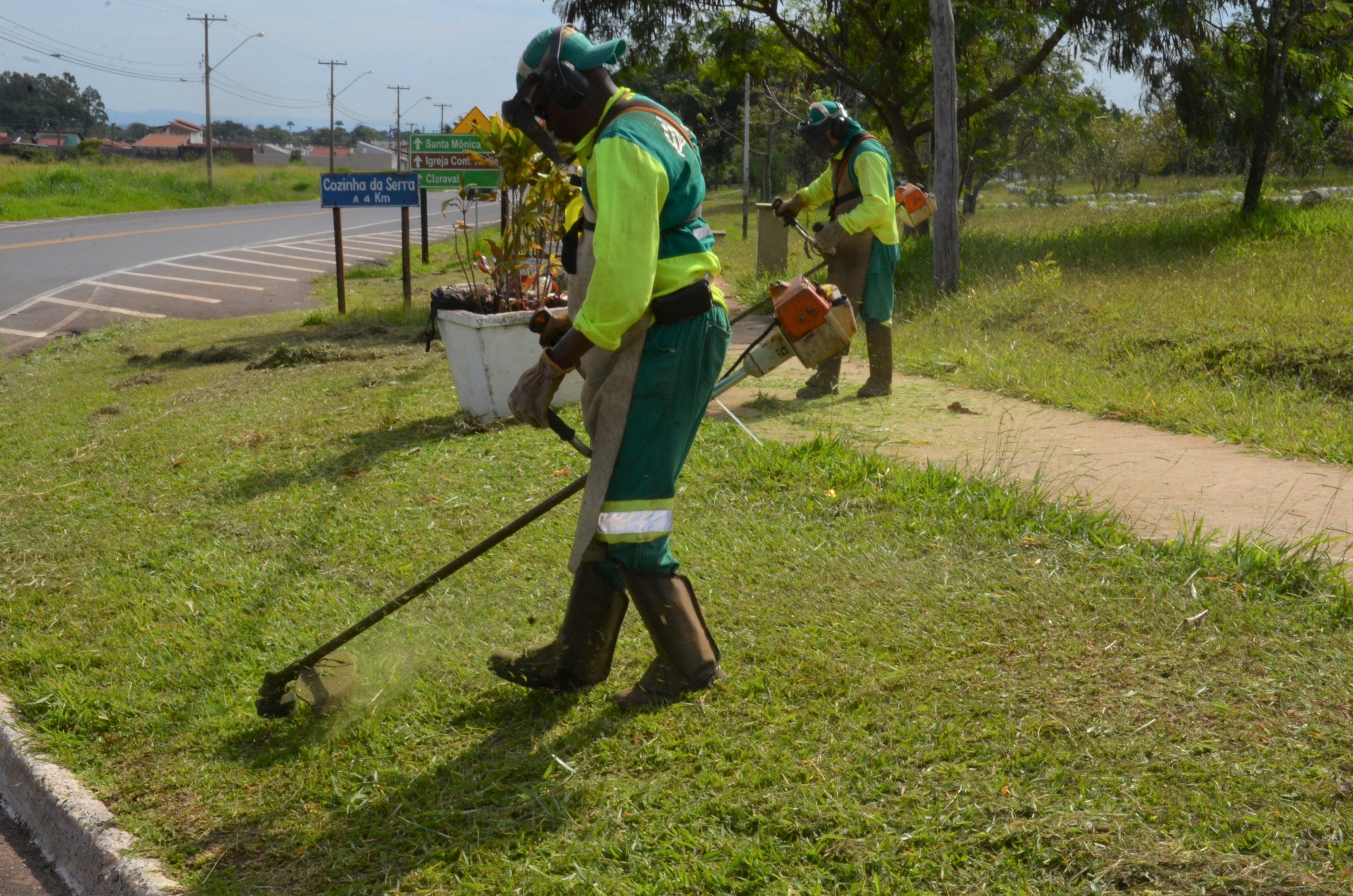 Áreas públicas recebem manutenção