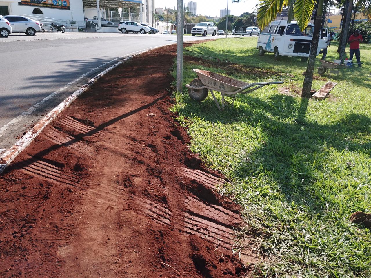 Prefeitura reconstrói calçadas em rotatória no Consolação
