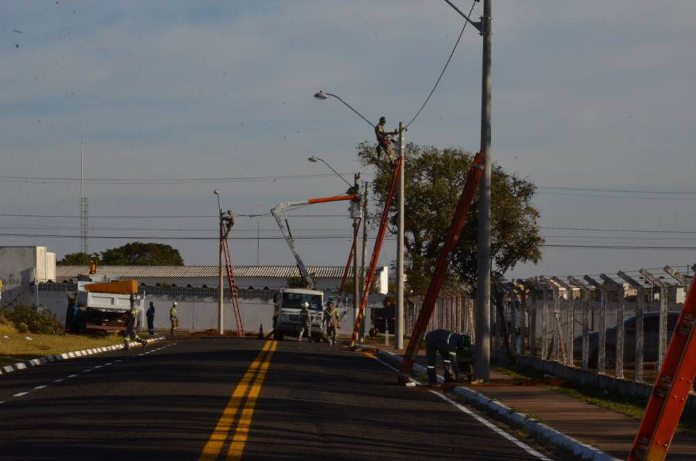 Rua de entrada ao Poli recebe iluminação