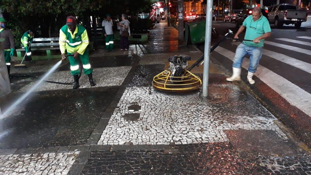 Prefeitura faz higienização na área central