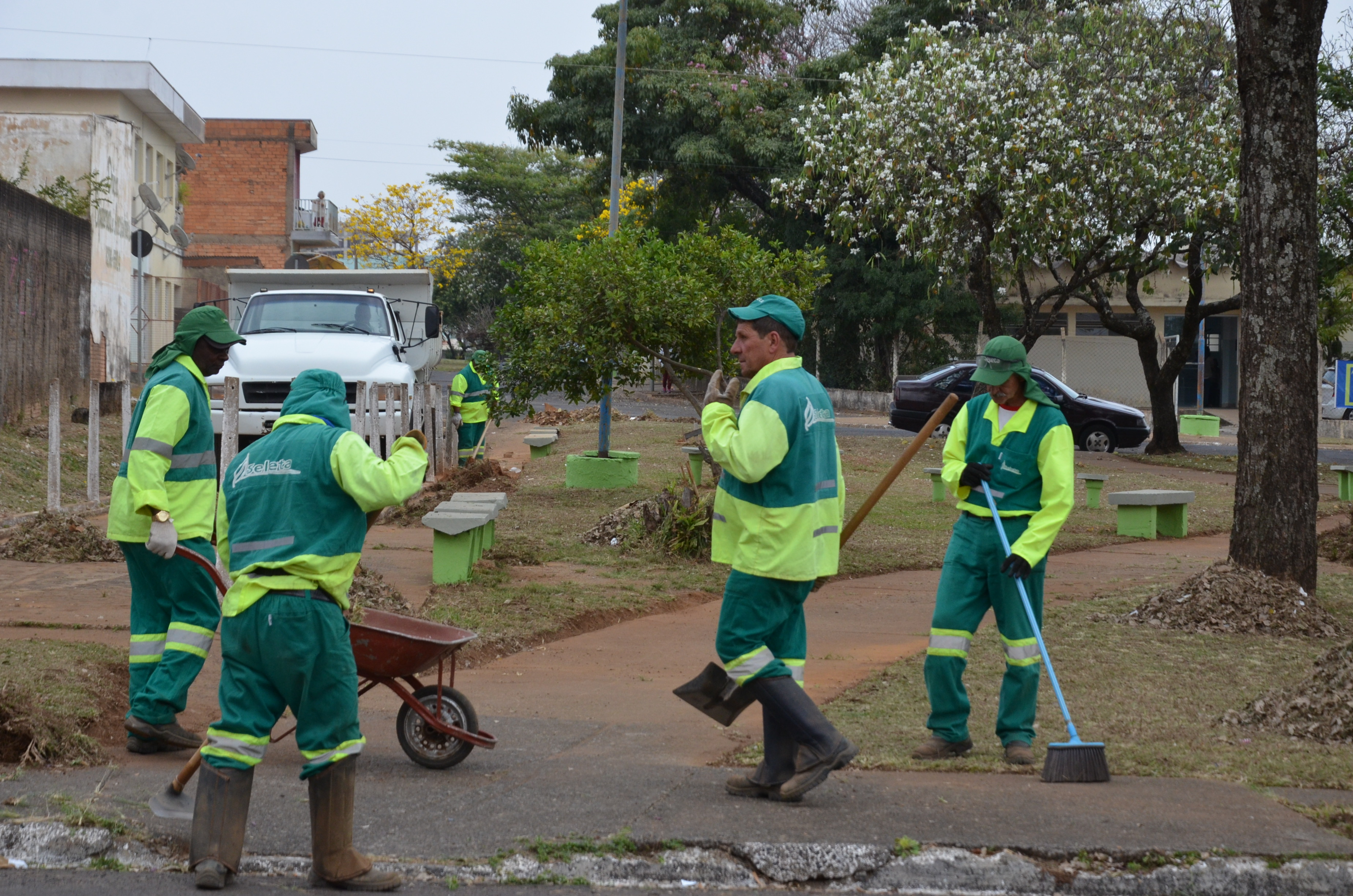 Prefeitura revitaliza praças no Parque Progresso
