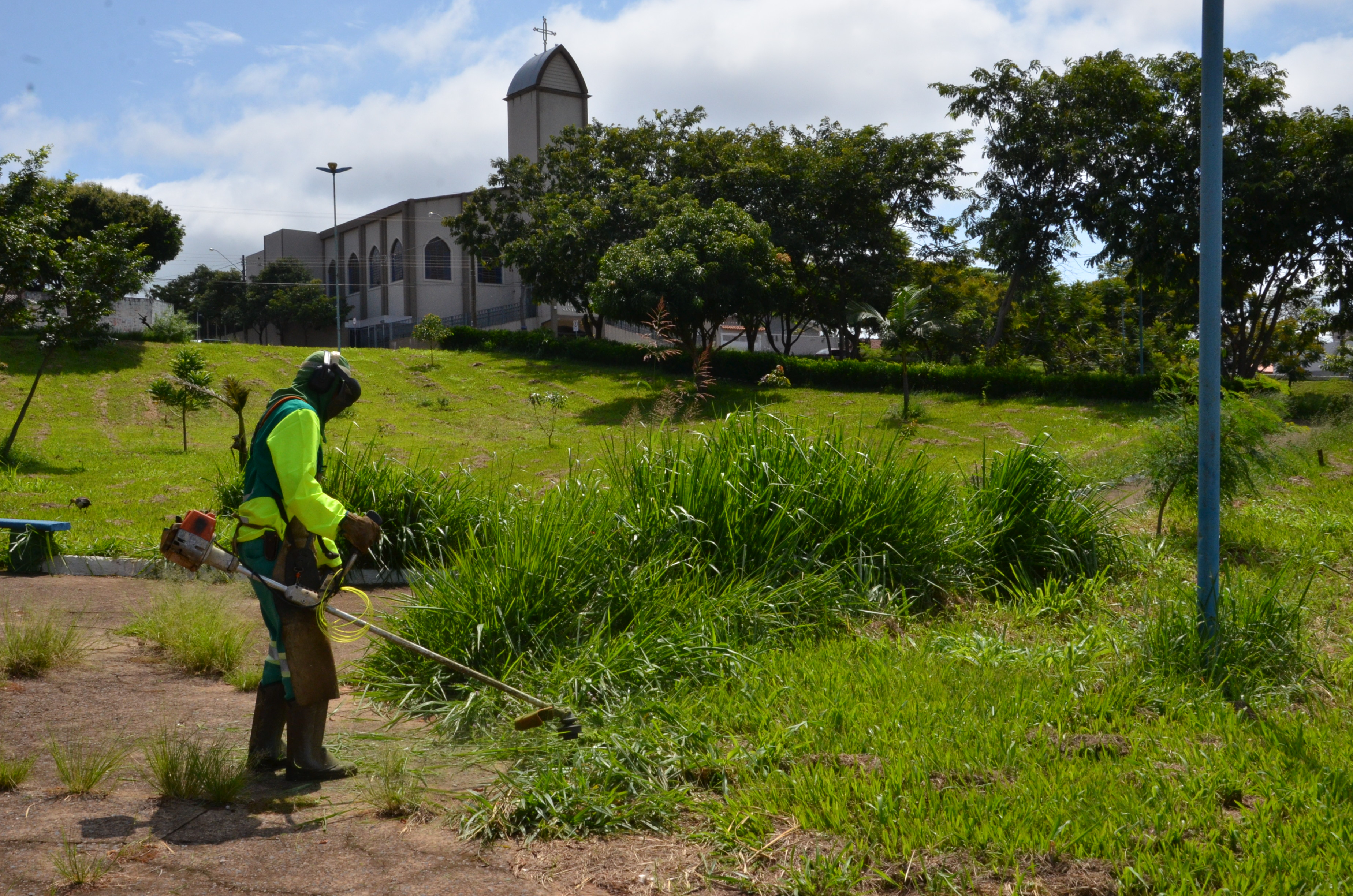 Prefeitura intensifica limpezas de áreas públicas
