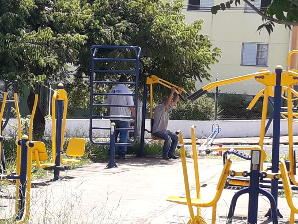 Prefeitura realiza a manutenção de parquinhos e academias ao ar livre