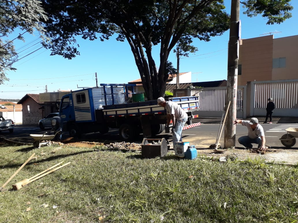 Praças recebem manutenção no Franca Melhor