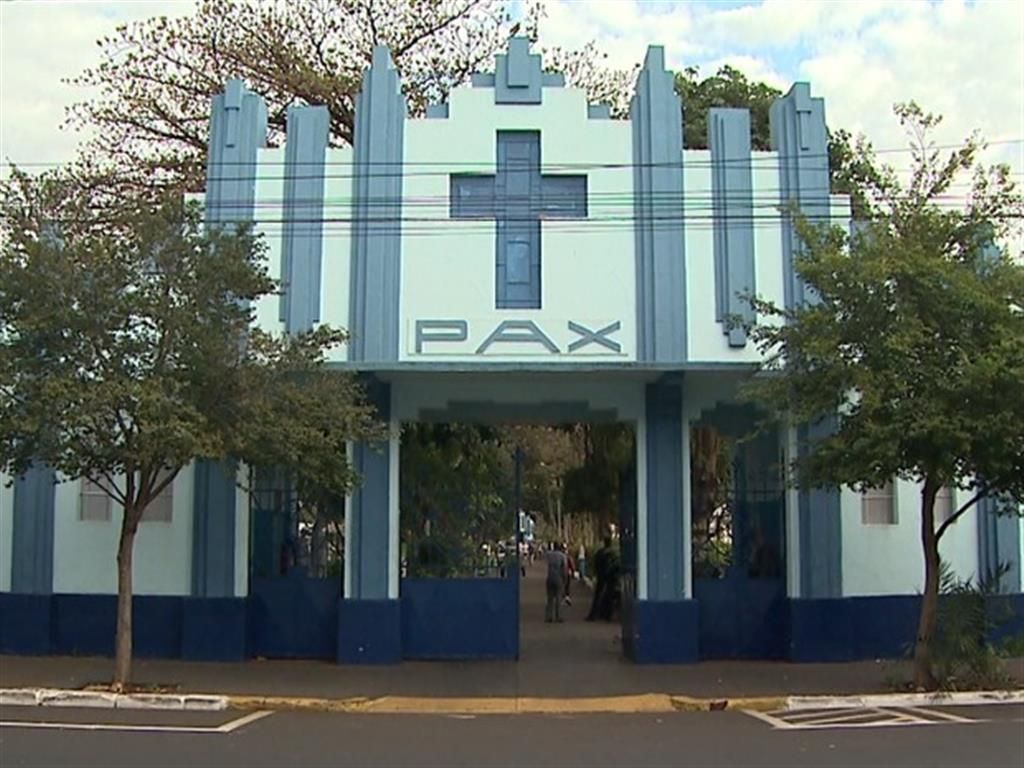 Prefeitura faz pintura em cemitérios