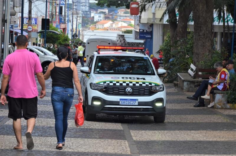 Vigilância reforça ações contra o comércio irregular na área central