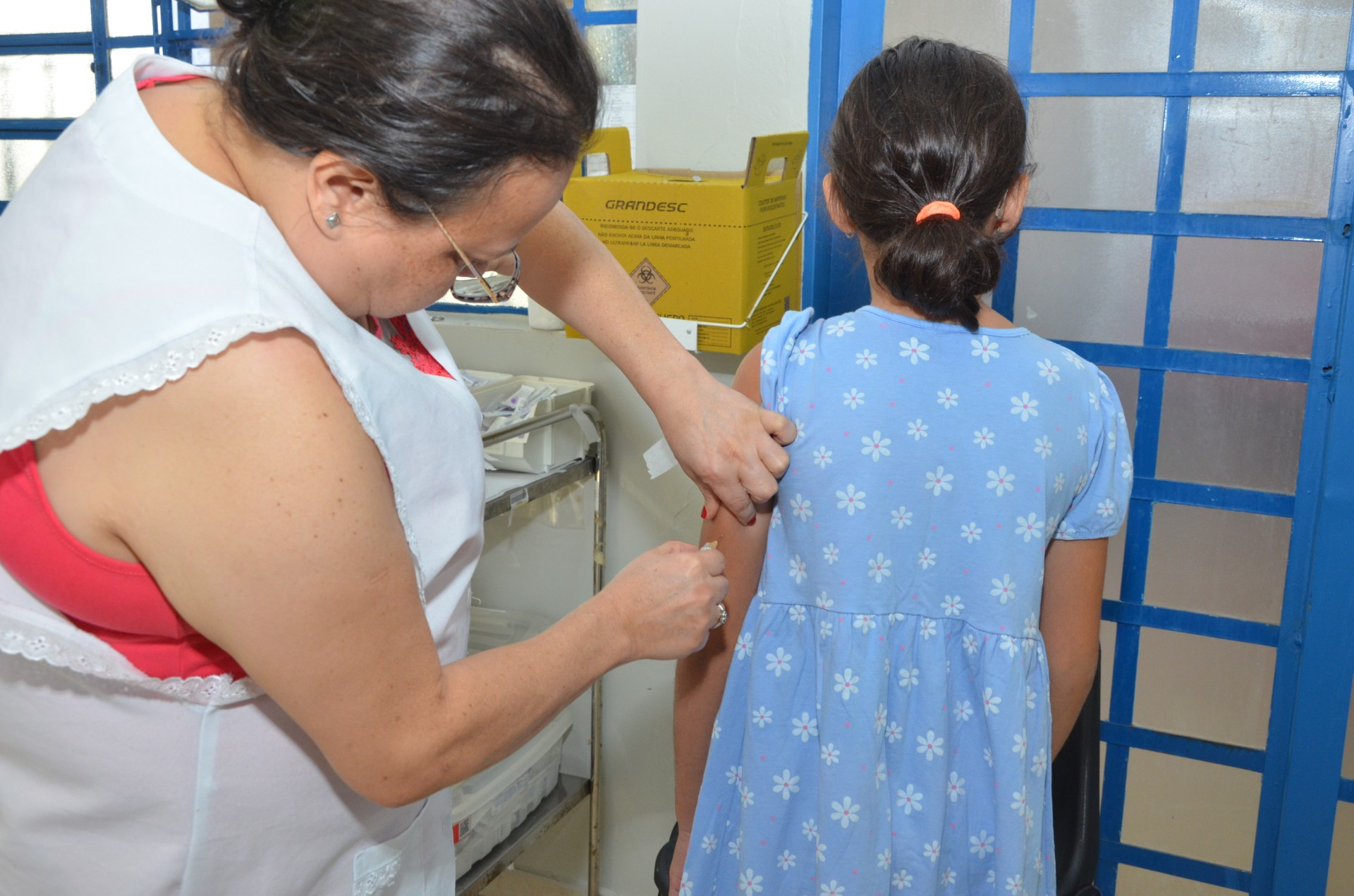 Saúde já vacinou mais de 330 pessoas contra a dengue