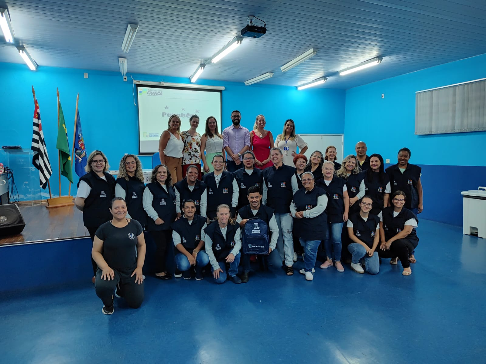 Saúde entrega certificados e Kits de uniformes