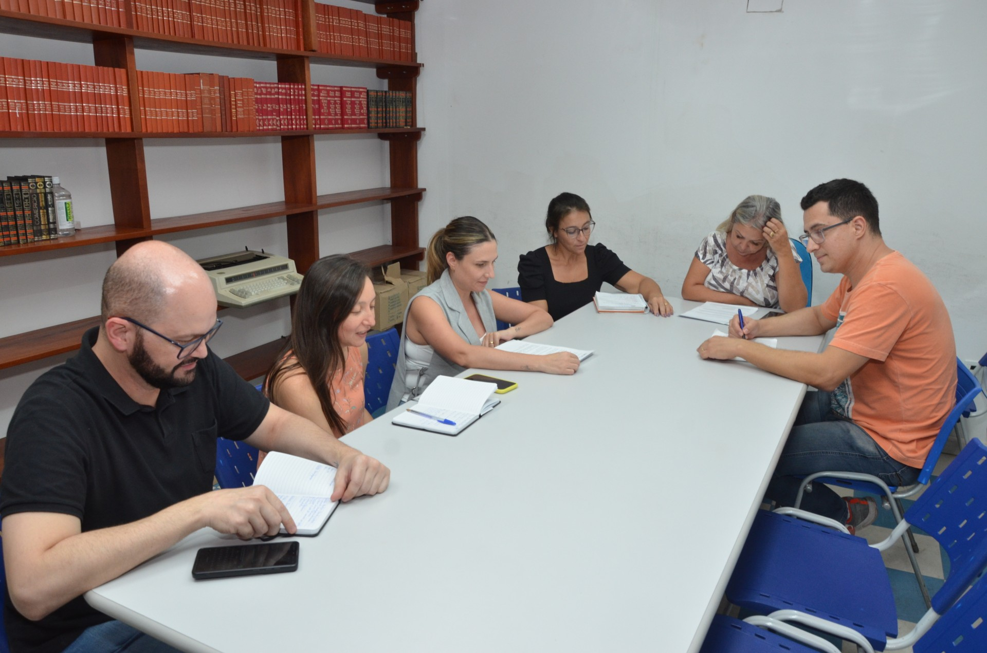 Saúde busca alternativas para não ter desabastecimento de medicamentos e materiais médicos