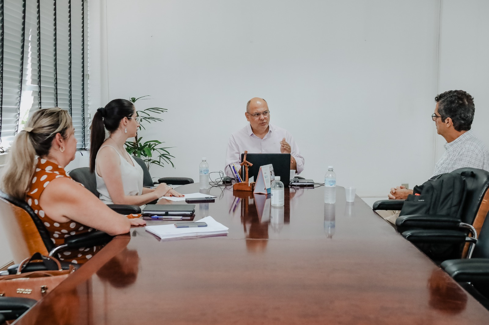 Prefeito recebe diretor do DRS-VIII para tratar sobre questões de leitos