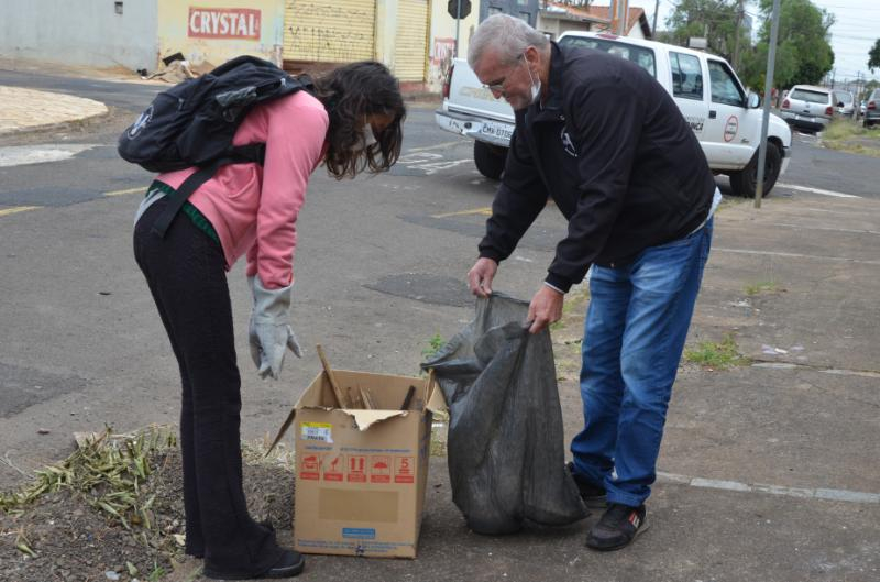 Vigilância promove Arrastão da Dengue na Vila Santa Terezinha