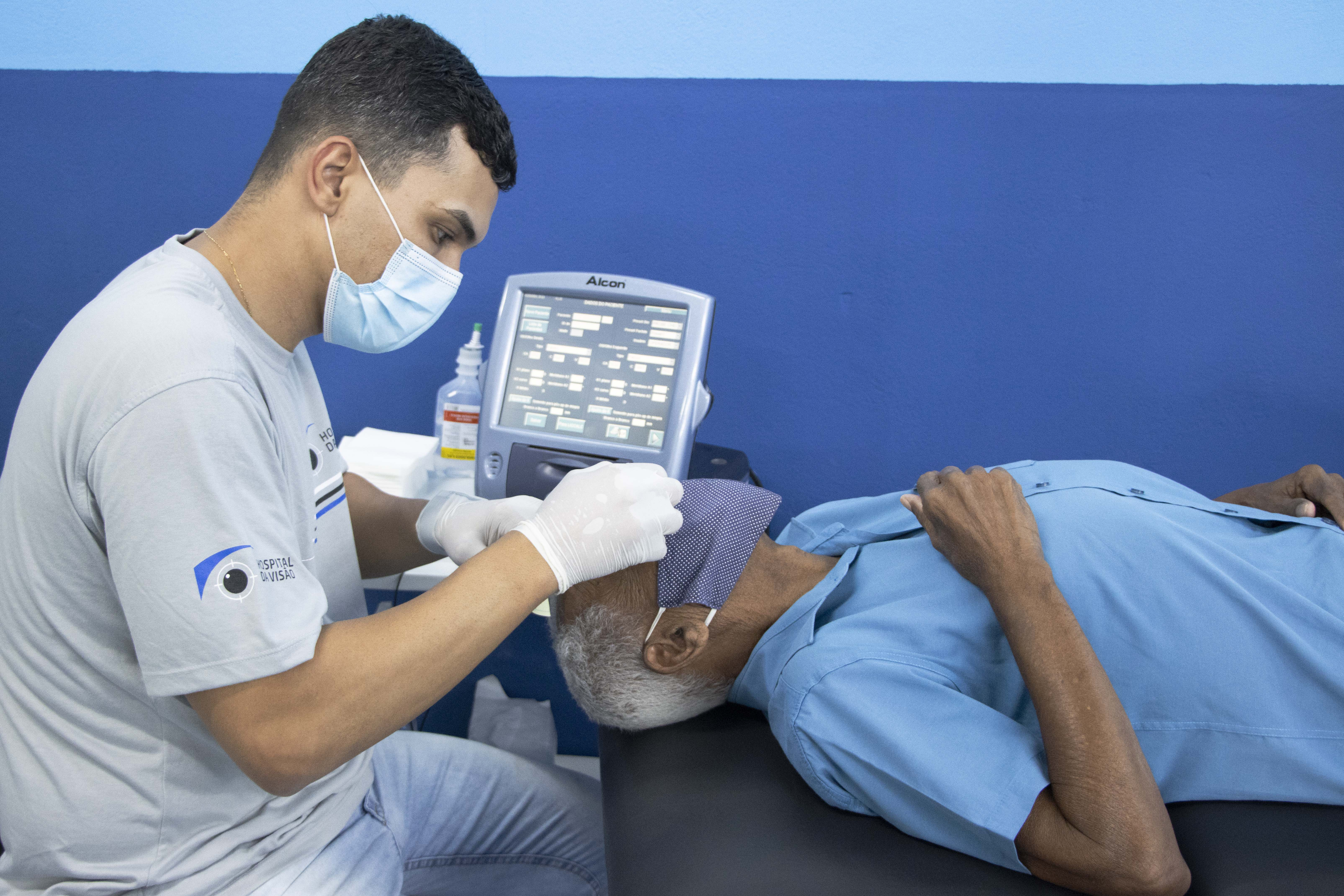 Mutirão de cataratas prevê mil cirurgias este mês